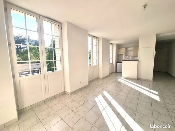 À louer - Appartement T2 lumineux de 43 m² avec parking, balcon et cave