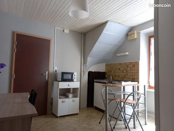 CLERMONT Fd - AUBIÈRE - STUDIO MEUBLÉ au 1er ÉTAGE