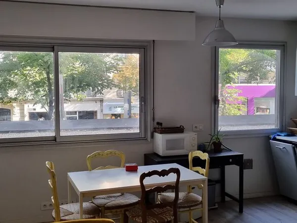 Paris 15e - 2 pièces meublé de 48 m² - Métro Convention