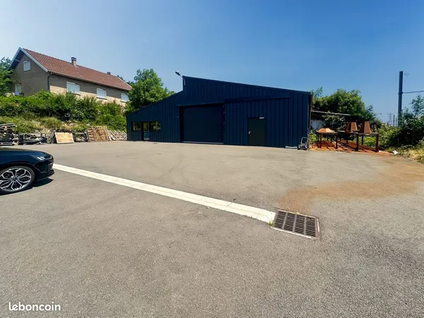 Local 584 m² Lentilly