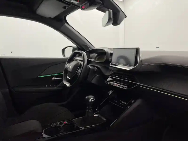 Peugeot 2008 puretech 130 s&amp;s bvm6 — photo 26