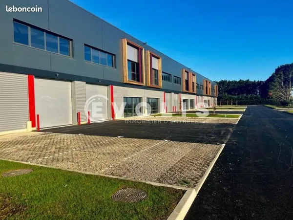 Local d'activité 424 m²