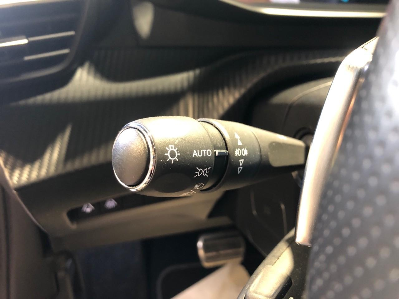 Peugeot 2008 puretech 130 s&s eat8 gt pack — photo 17