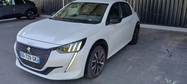 Peugeot 208 puretech 100 s&amp;s eat8