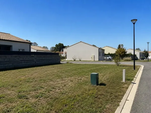 "Terrain de 490 m² à Royan (17200) pour 190 000 € - Votre projet de maison sur mesure!"