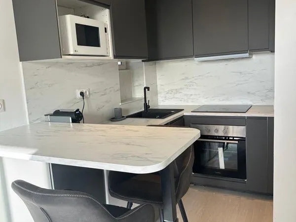 Studio rénové 20 m² - Saint-Nom-la-Bretèche - 159 000