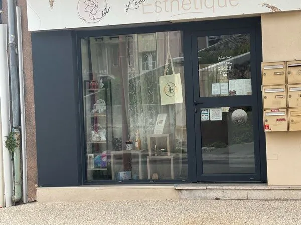 Commerce Location Cruas  25m² 380€