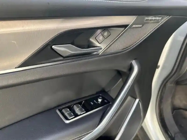 Jaguar F-Pace p400e plug-in-hybrid r-dynamic se bva8 awd — photo 9