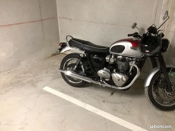 Place de parking moto sécurisée coeur Vauban
