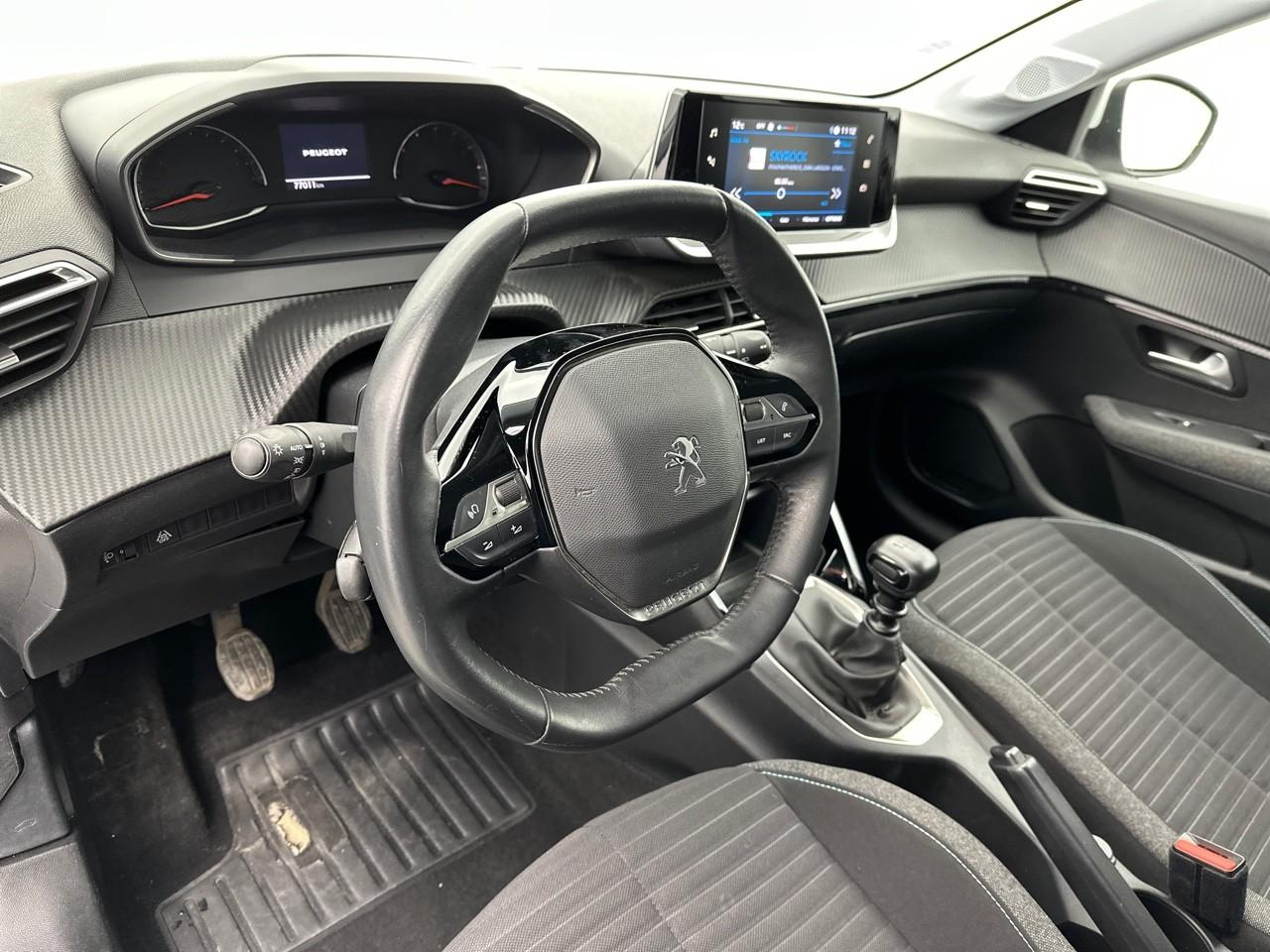 Peugeot 208 puretech 100 s&s bvm6 style — photo 8