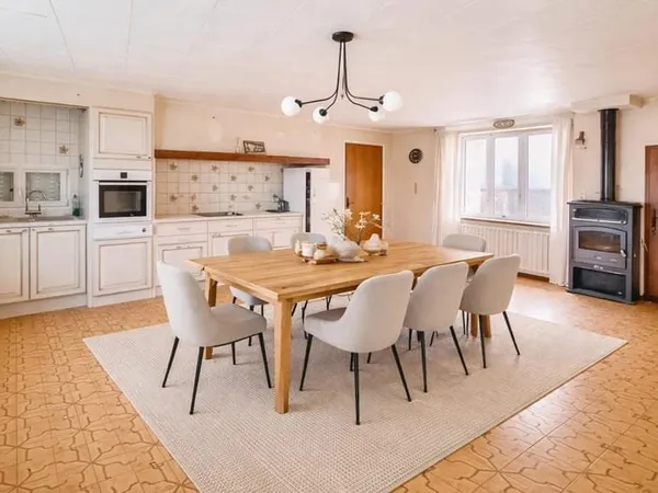 Maison lumineuse de 200 m² à Vrécourt avec jardin