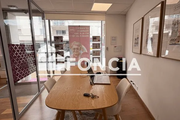 LOCAUX_COMMERCIAUX