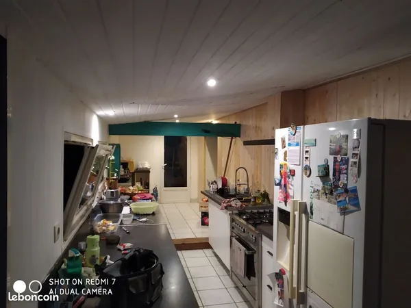 Maison avec forêt et source