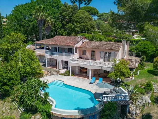 Antibes - Superbe villa provençale avec belle vue mer panoramique à vendre