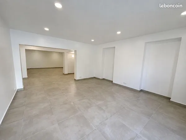 Local commercial rénové 105 m² | Ajaccio centre-ville | Rue Colonna d'Istria