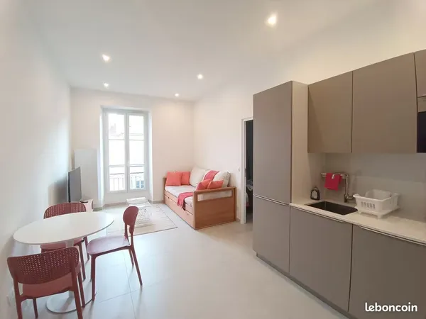 Studio meublé rénové de 33 m² - Centre de Nice - Bail mobilité dès janvier 2027