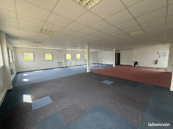 Bureau 137 m²