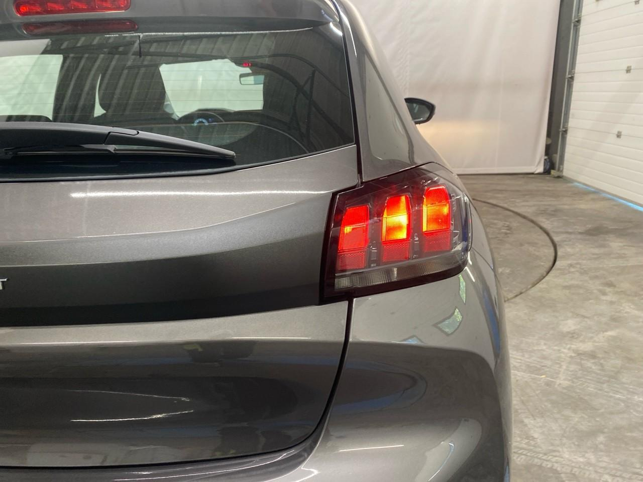 Peugeot 208 puretech 75 s&s bvm5 like — photo 29
