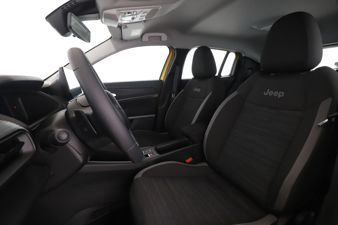 Jeep Avenger 1.2 Turbo T3 E-Hybrid Longitude BVR6 — photo 9