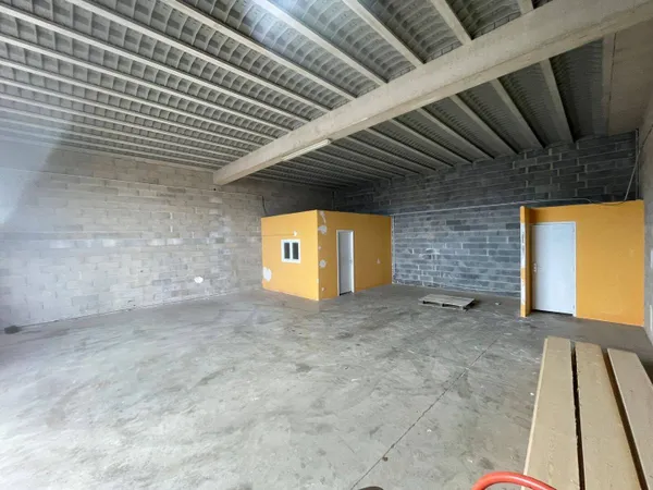 Local d'activité 212 m²