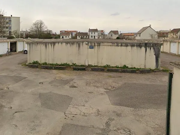 Stationnement Location Tours   82€