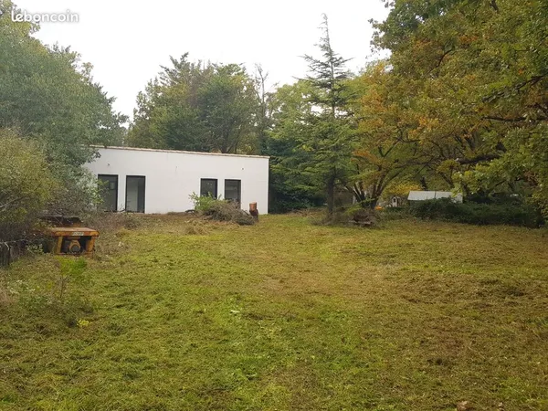 Hangar 35 m2 / terrain 865 m2