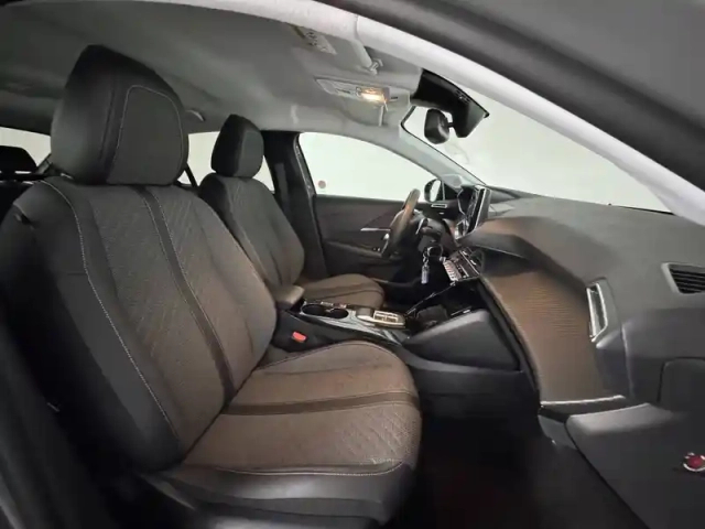 Peugeot 208 hybrid 100 e-dcs6 — photo 14