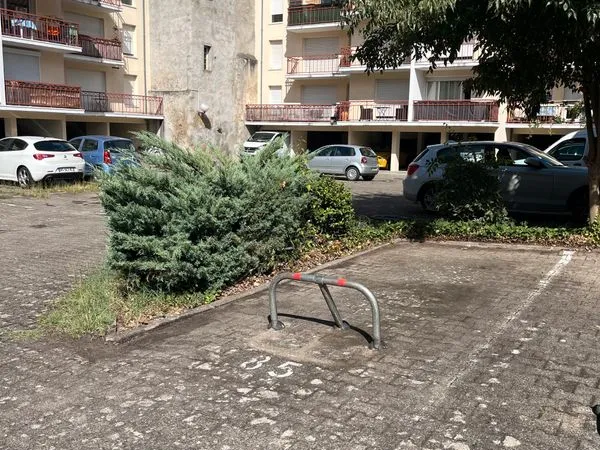 Emplacement de parking près du Musée d Aquitaine
