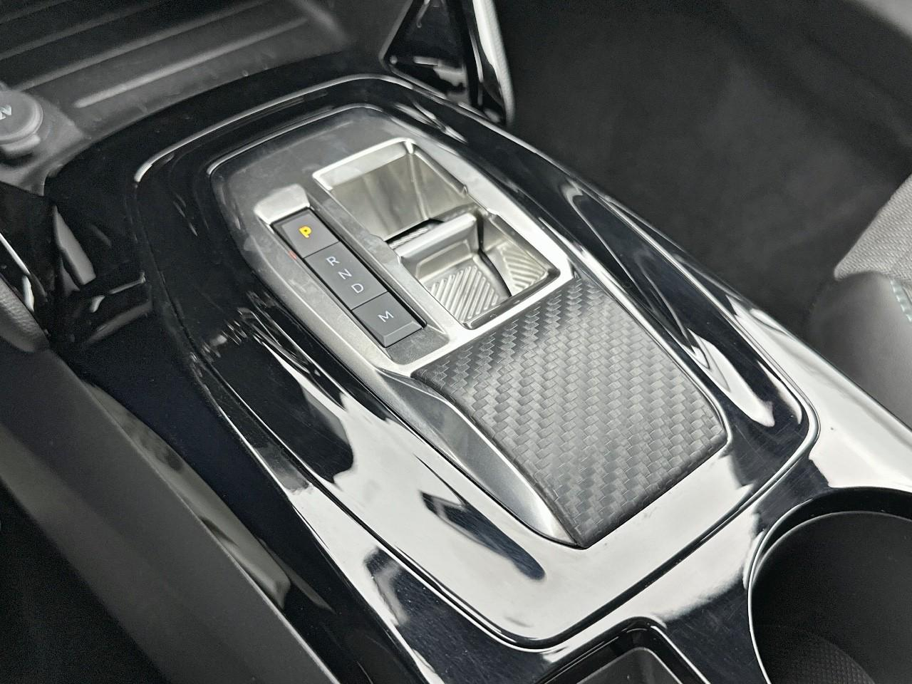 Peugeot 2008 puretech 130 s&s eat8 allure pack — photo 30