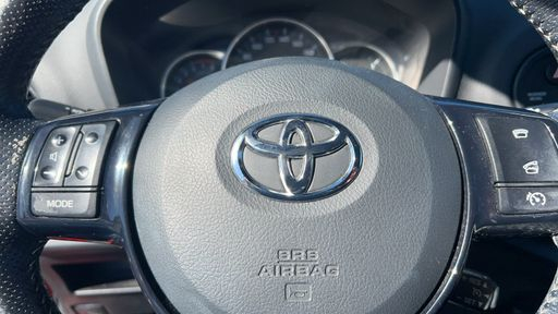 Toyota Yaris 1.3 VVT-i 99 - Collection – 2016 – 101396 km – Essence – Boîte Manuelle — photo 17