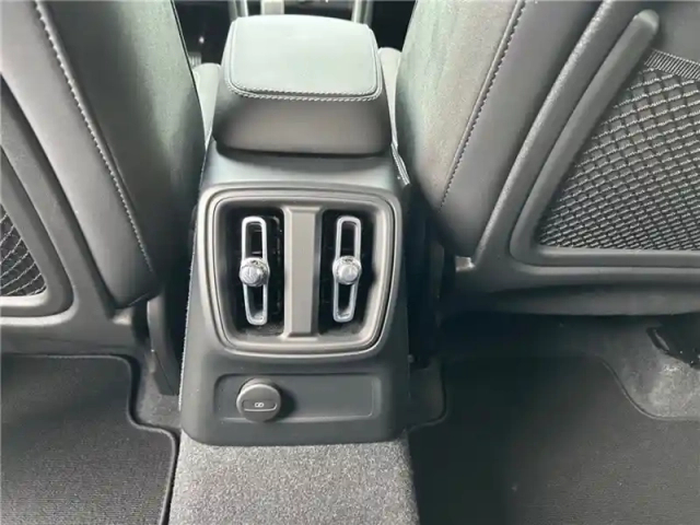 Volvo Xc40 t5 recharge 180+82 ch dct7 — photo 184