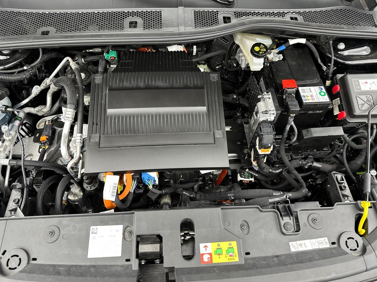 Peugeot 208 electrique 54 kwh 156ch style — photo 13