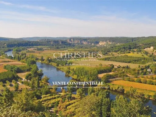 Château 1 pièce 2500 m²