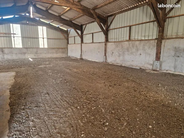 Local d’activité et entrepôt Location Étrelles   200€