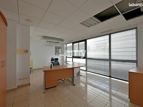 Bureau 80 m²