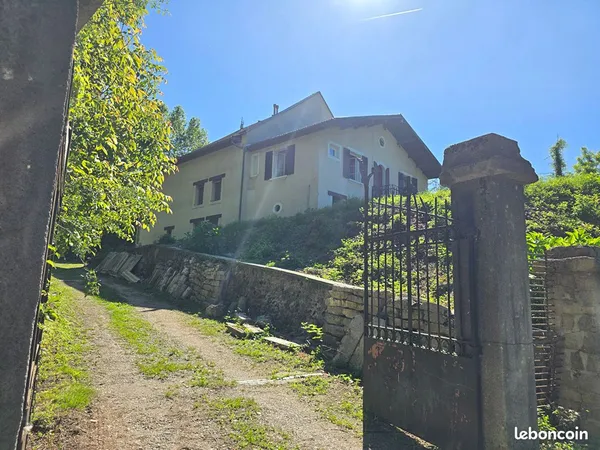 Maison 10 pièces 250 m²