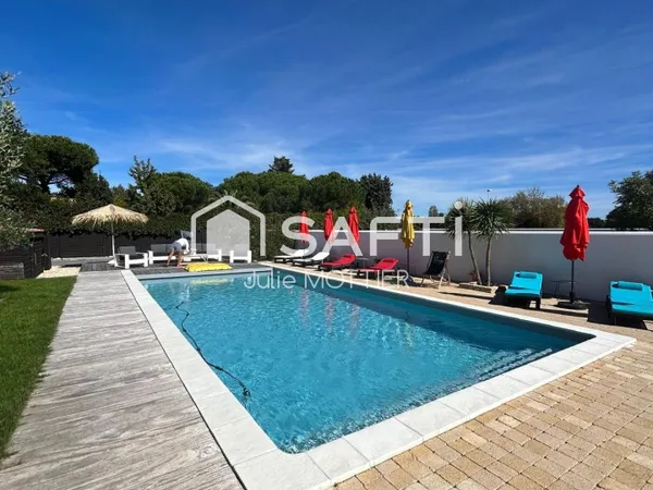 Clos de Charme au calme Séjour traversant vue imprenable Piscine et Jardin