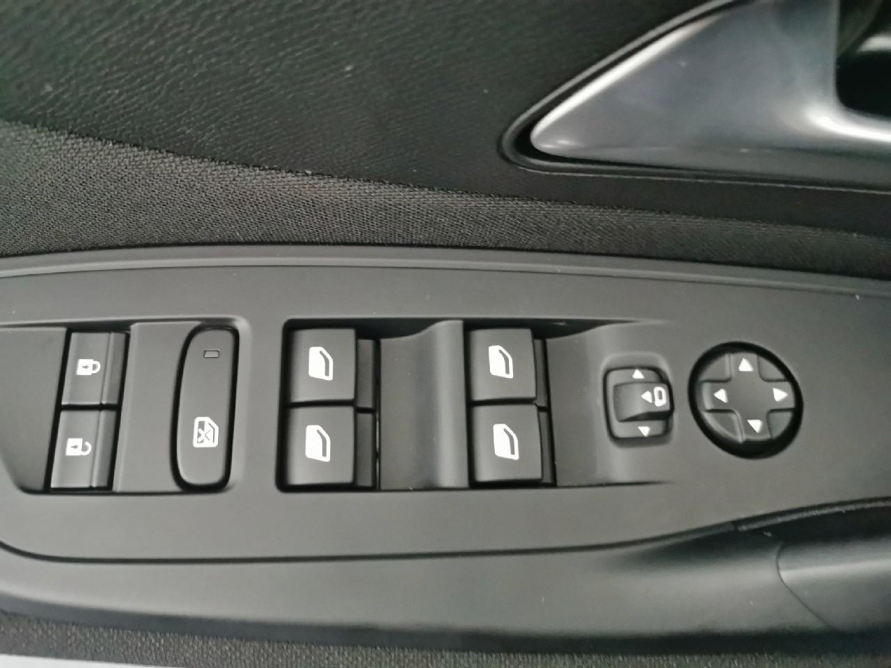 Peugeot 308 sw hybrid 145 e-dcs6 style — photo 17