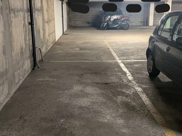 Loue parking - 13m²