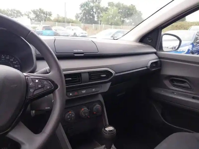 Dacia Sandero sce 65 — photo 38