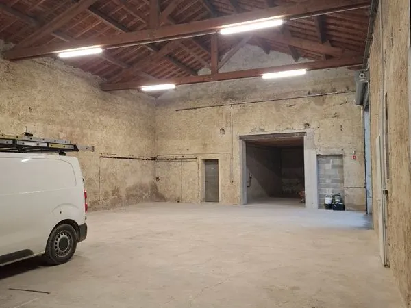 Location grand hangar