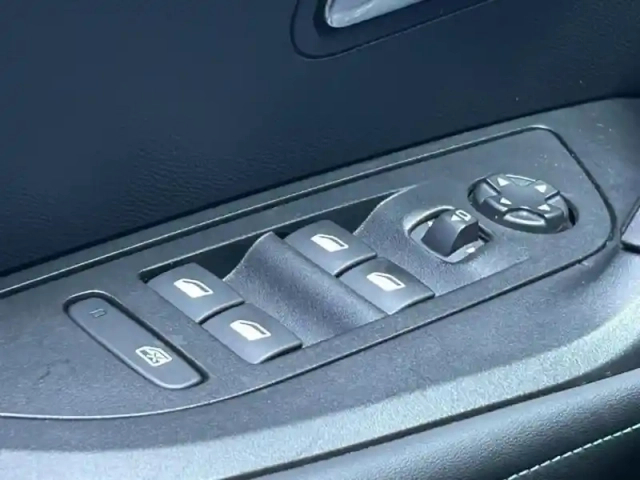 Peugeot 2008 1.2 puretech 130ch s&amp;s allure eat8 7cv — photo 8
