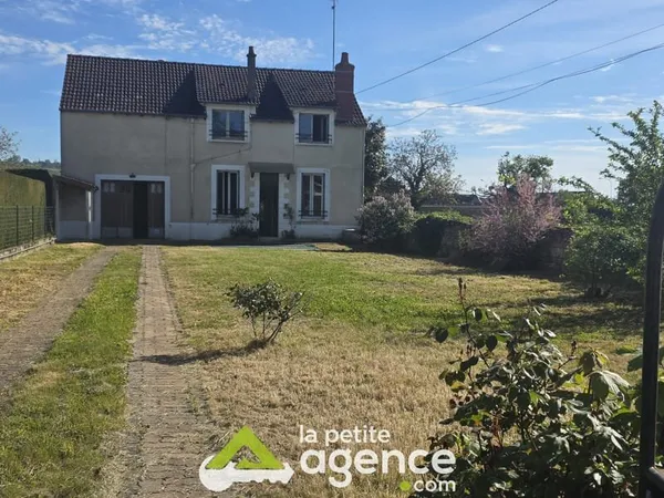 SAINT-AMAND MONTROND: Maison T4 avec garage et dépendance s