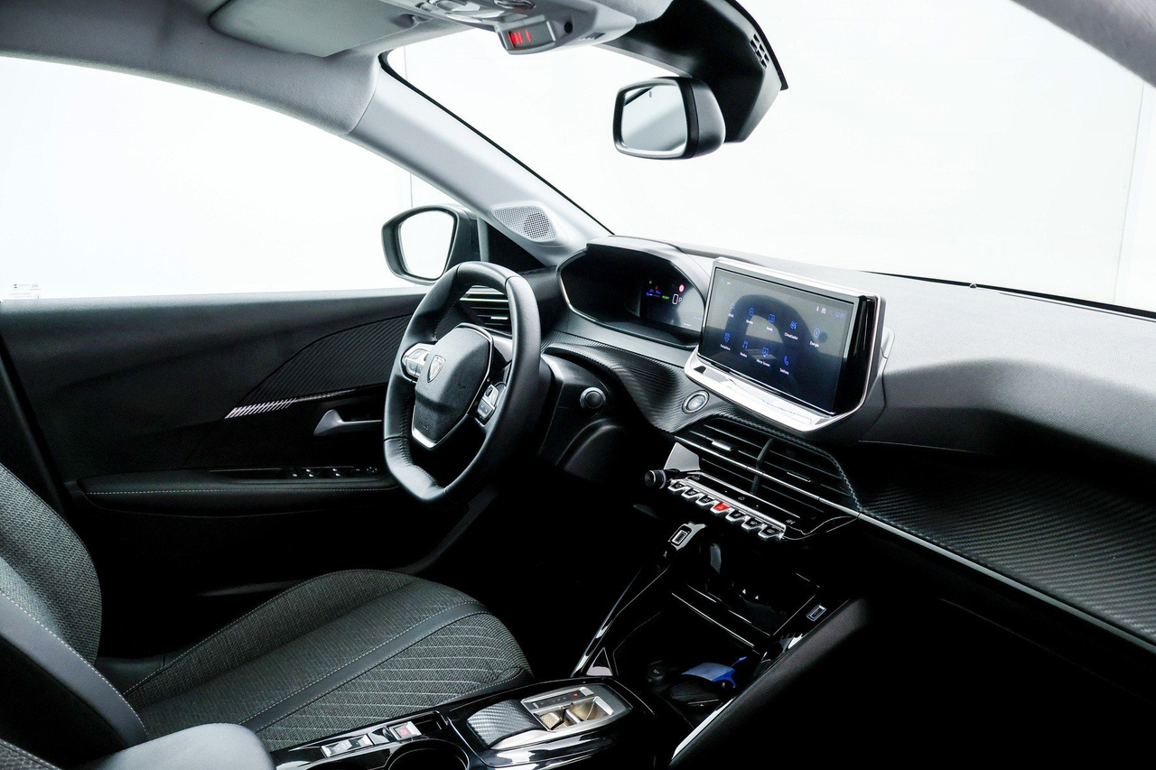 Peugeot 208 — photo 30