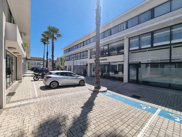 Local commercial 150 m²