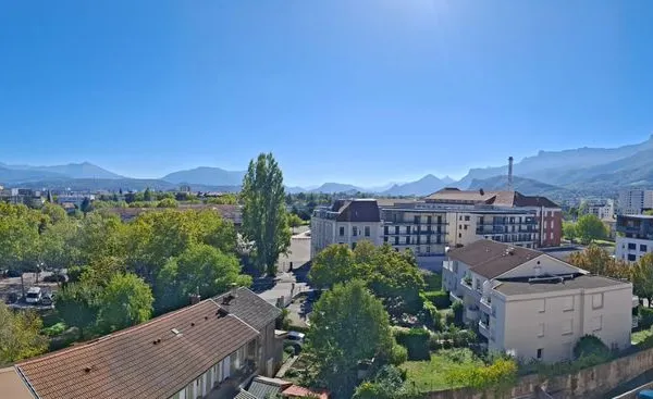 Appartement 102 m2 refait à neuf - climatisé - étage élevé - vue 3 massifs