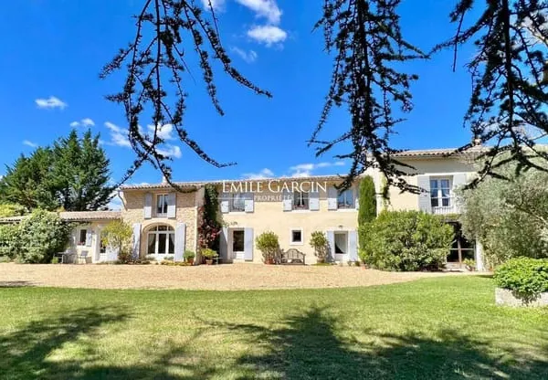 Maison 12 pièces 330 m²