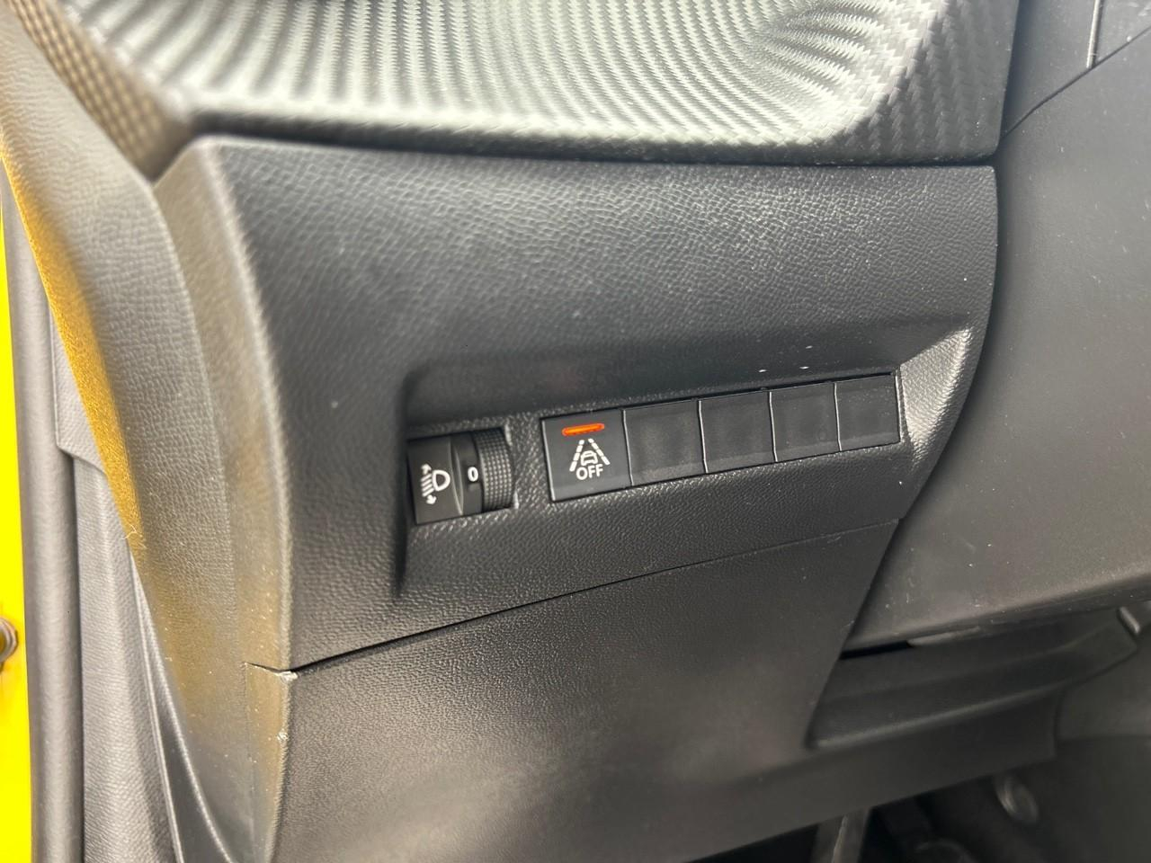 Peugeot 208 bluehdi 100 s&s bvm6 style — photo 31
