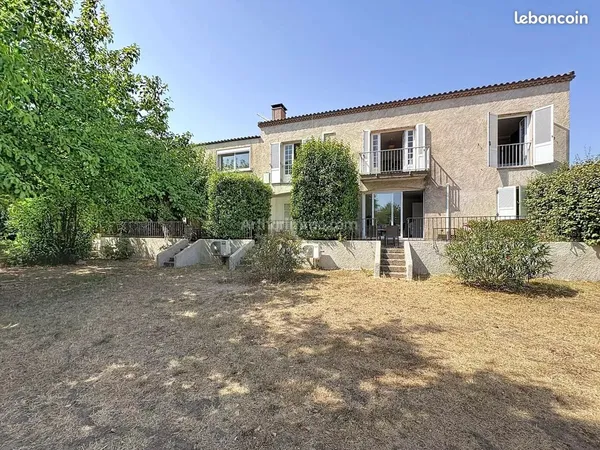 Propriété 9 pièces 319 m²