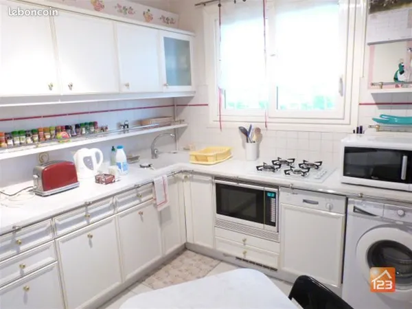 Antibes appartement de 81 m2 meublé 3 chambres en coloc à l'année dont 2 dispos pour jeunes actifs e